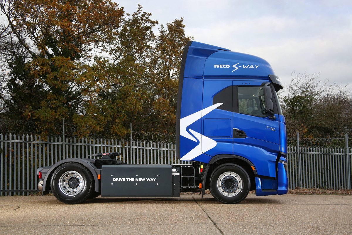 IVECOUK's tweet photo. 📢PRESS RELEASE - IVECO adds extended range CNG tanks to IVECO S-WAY natural gas range

Get the full story: https://t.co/nl65YJKLkM
#DriveTheNewWAY https://t.co/RWPAHn2baO