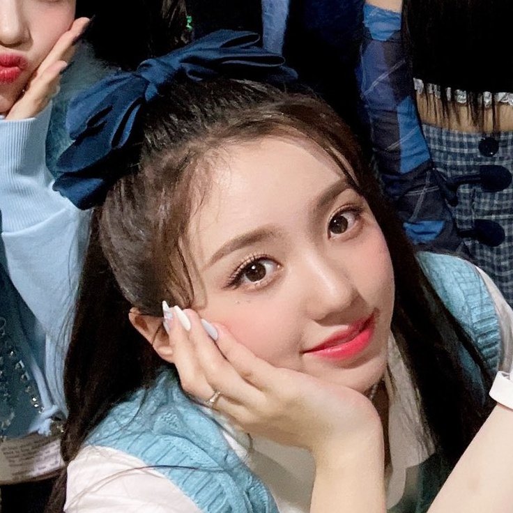 KYSFILES's tweet photo. how can she be so cute??? https://t.co/mxDBSKBKd3