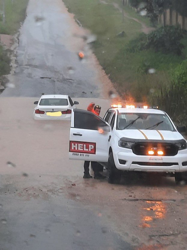Gauteng Weather on Twitter "MOTORIST TRAPPED IN FLOODING IN HONEYDEW