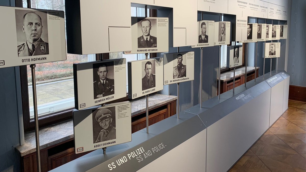 Am 20.01.1942 koordinierten hochrangige NS-Vertreter auf der #WannseeKonferenz den #Holocaust.
80 Jahre später blickt die Gedenk- &amp; Bildungsstätte @hausderwannsee1 bei einer Tagung auf die Geschichte und stellt Fragen für die Zukunft. #niewieder
Mehr dazu: ghwk.de
