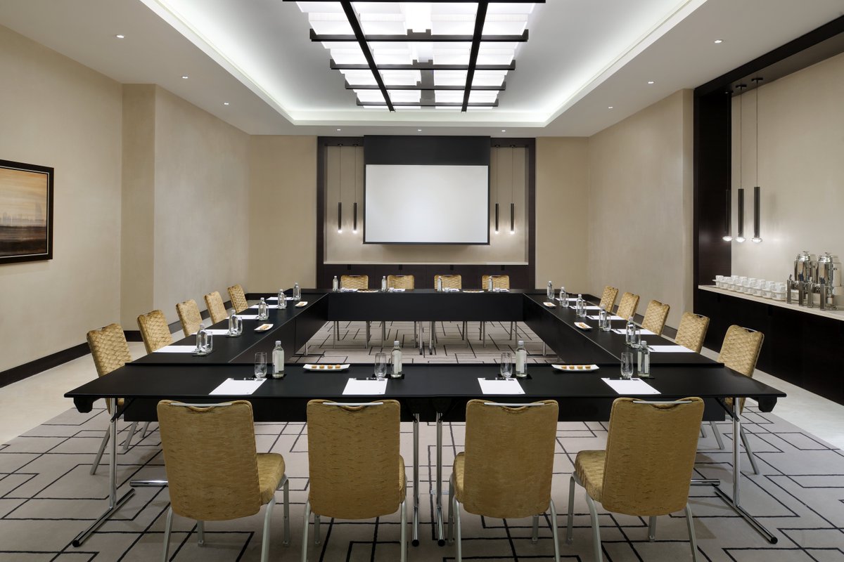 Your 🧠 might not last a full day of meetings, but at least your back will.

The Orvia chair features an upholstered back with lumbar support and has achieved the #FIRAInternational Ergonomics Excellence Award.

ow.ly/frFX50HtPwn

📸@JWDubaiMarquis