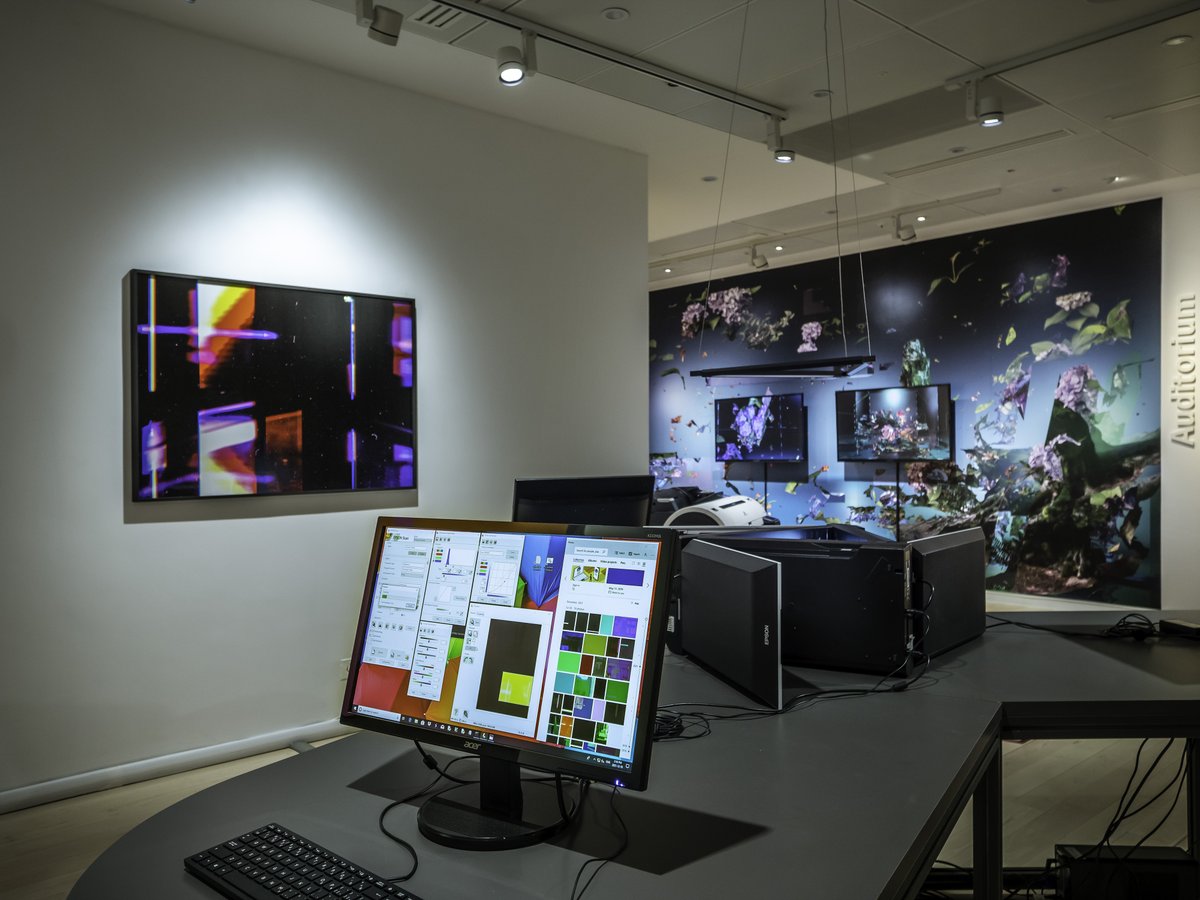 cc_canadien's tweet photo. #1Jour1Artiste 👀
Avez-vous déjà imaginé une machine à fabriquer des œuvres d'art, sans intervention humaine ? C'est ce que l'artiste 🇨🇦 #AdamBasanta nous invite à découvrir dans notre #exposition #DecisionMaking 🤖 au @cc_canadien !
🔎 https://t.co/1RDJAICYWV
#CanadaCulture https://t.co/9bfD6Xdchb