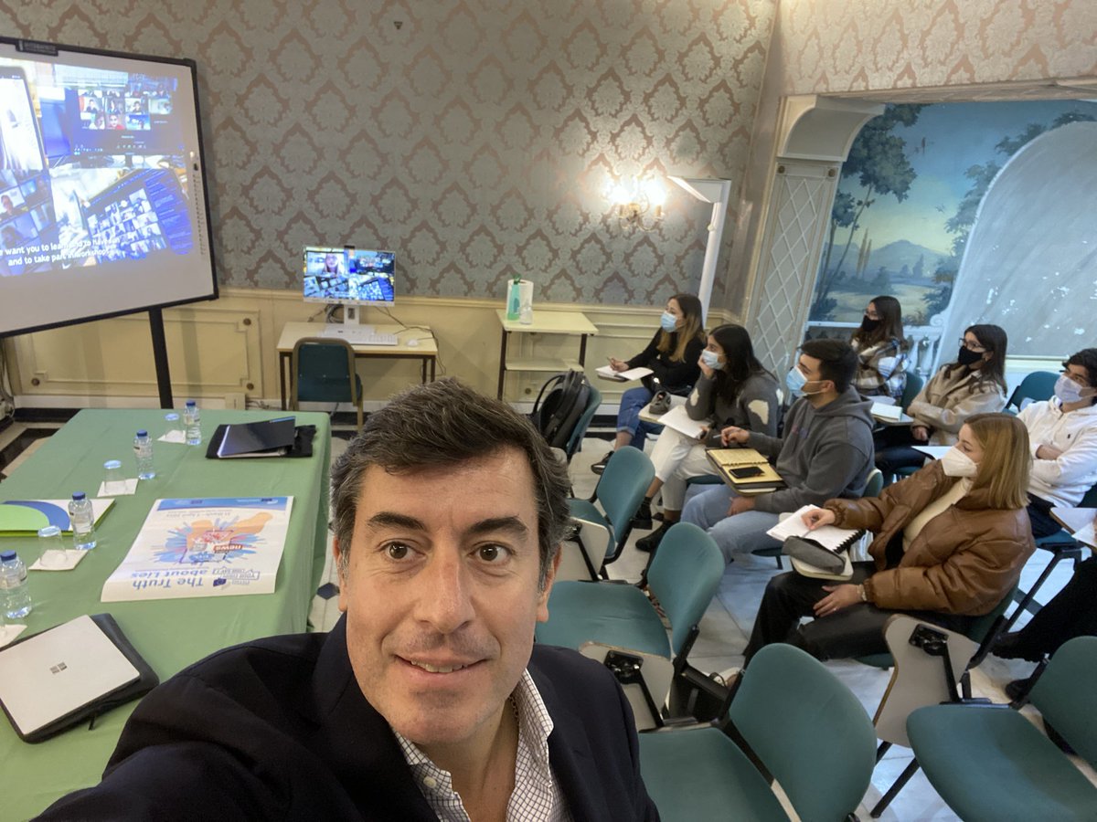 Goncaloboxavier's tweet photo. What a pleasure to meet the students of Escola Profissional Magestil em #LISBOA to promote #YEYS2022 and the role of the #EESC for a better #EUROPE. There is hope and ideas!Let’s do it!
#EESC_PRESS https://t.co/UkiPYVjtZV