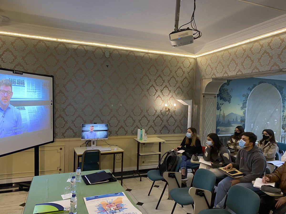 Goncaloboxavier's tweet photo. What a pleasure to meet the students of Escola Profissional Magestil em #LISBOA to promote #YEYS2022 and the role of the #EESC for a better #EUROPE. There is hope and ideas!Let’s do it!
#EESC_PRESS https://t.co/UkiPYVjtZV