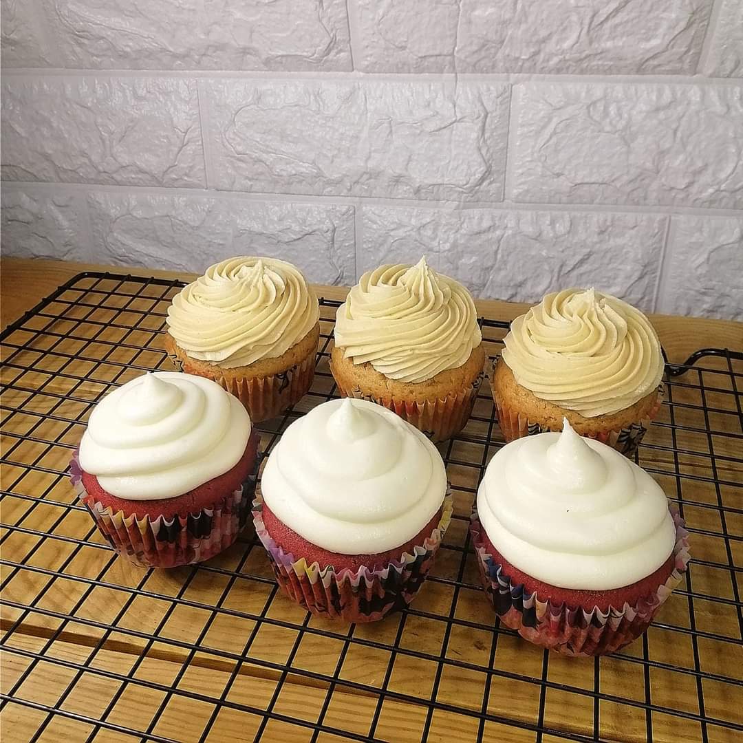 TheOvenGeek's tweet photo. Red Velvet or Caramel? 🤔

Which one do you like better? 🧁😉

#theovengeek #staygeeky #foodiesofinstagram #foodiemanila #yummyph #dessertph #foodiemanila #snacks #snacksonsnacks #smallbusinessph https://t.co/j0SE9A0gNP