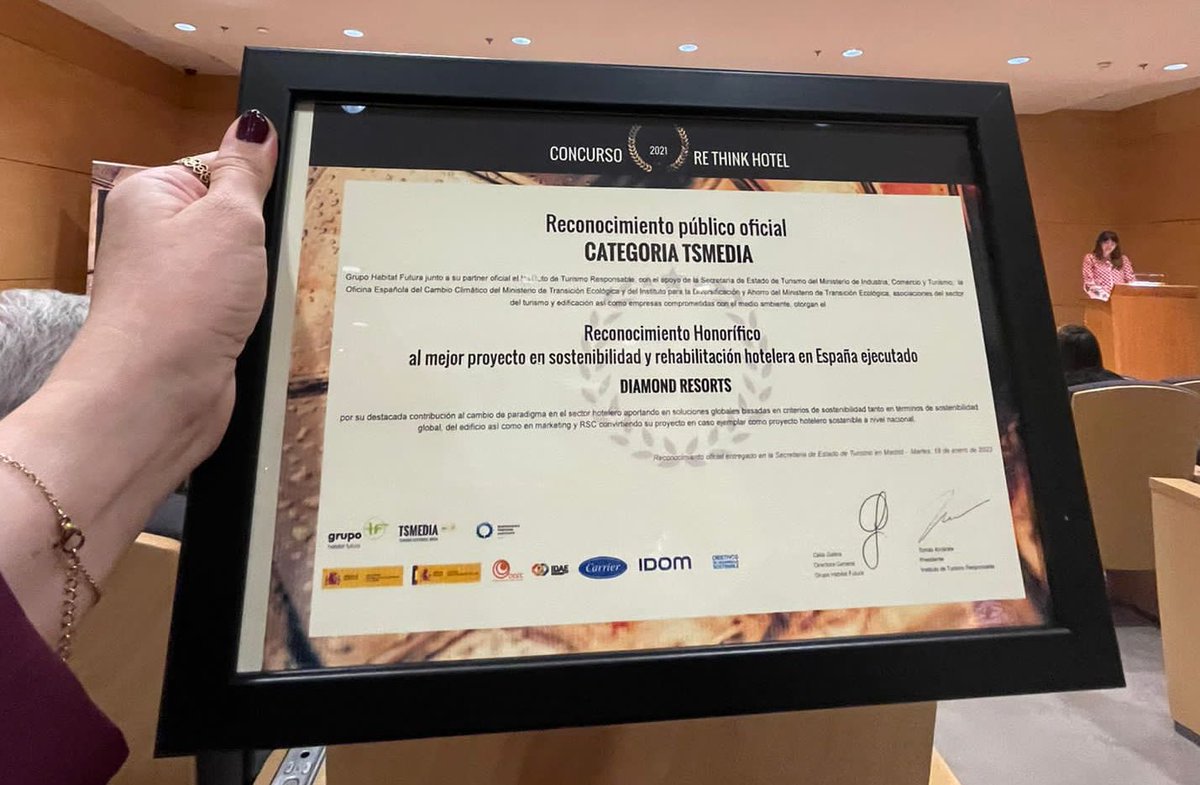 Yesterday @ClaudiaGMorell collected an award in Madrid from Re Think Hotel on behalf of @diamondresorts ⭐️ Claudia presented the #Sustainability projects & initiatives in place in all of our European & UK Resorts and we have been awarded as Top 10 in Spain @sgbajtek @JhansenML