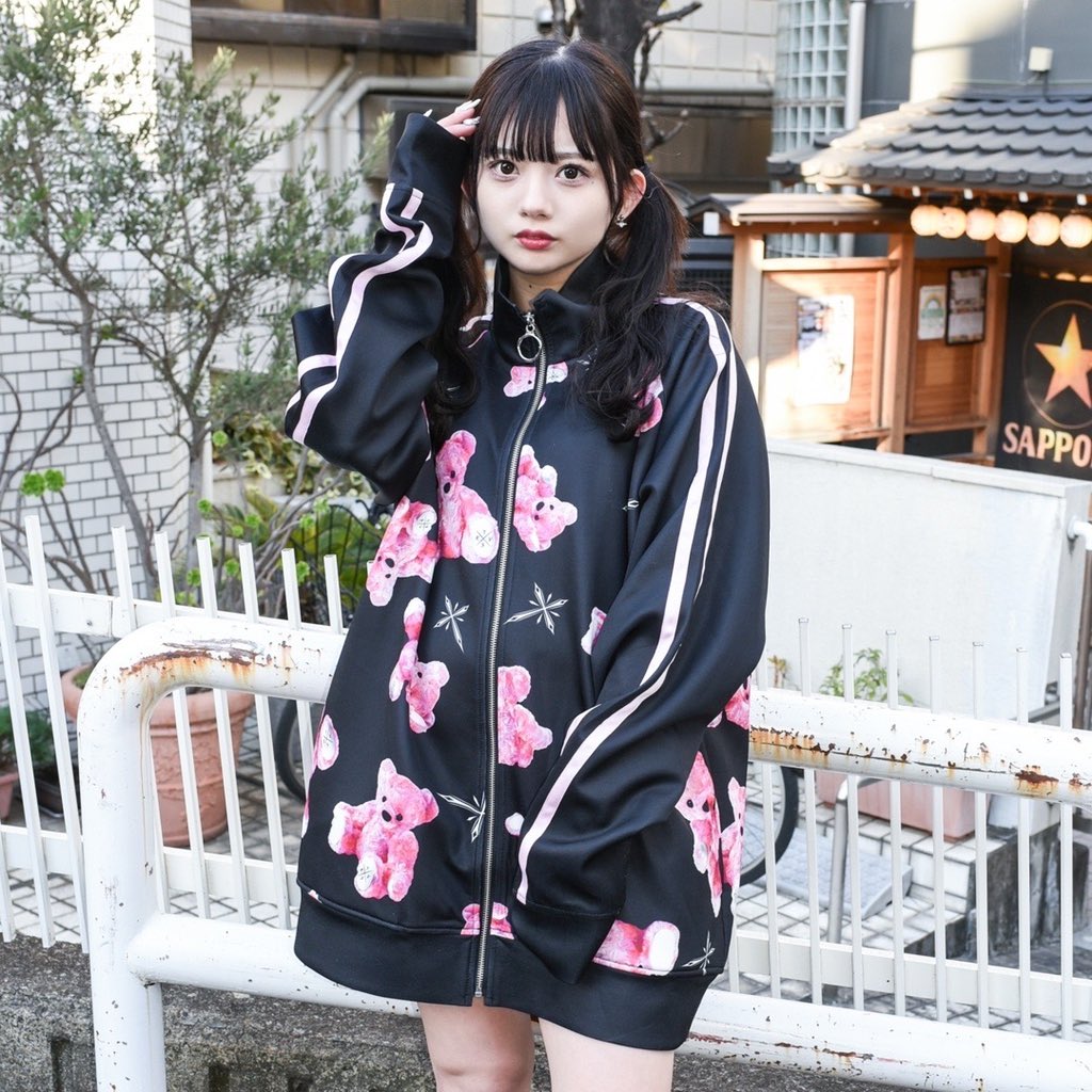 美品　トラバストーキョー　Myriad of bears　トラックジャケット　黒 TRAVAS TOKYO（トラバス トウキョウ）の「『TRAVAS TOKYO