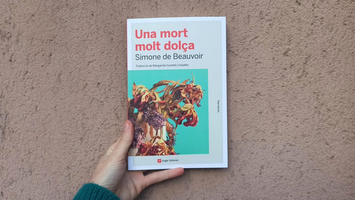 angleeditorial's tweet photo. Avui arriba a les llibreries UNA MORT MOLT DOLÇA, una crònica lúcida i franca dels últims dies de la mare de Simone de Beauvoir. https://t.co/oBwMLh6R87 https://t.co/Wn9sHOfcwM