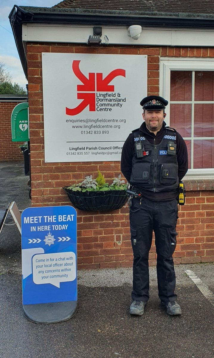 🚨Today between 1000 and 1400 PC Lee Newman, the NSO for Lingfield, Dormansland, Smallfield, Felbridge, Outwood and Horne will be at the Lingfield Community Centre. Please do drop by and see him to discuss any concerns you may have in your community!🚨