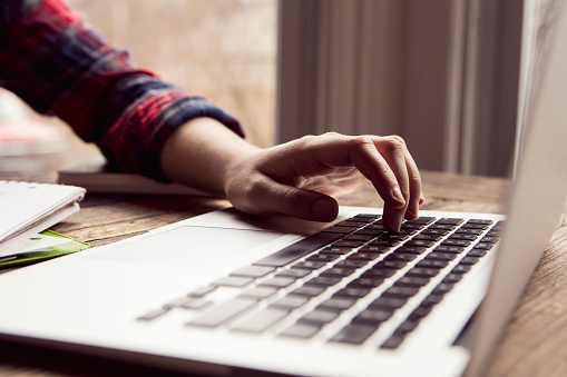 ademe's tweet photo. [#NumériqueResponsable]
La forte augmentation des usages du numérique laisse présager un doublement de son empreinte carbone d'ici 2025 !
➡️ L’@ademe présente ses 2 #études afin d’alerter sur les impacts du numérique et les leviers pour les réduire. 
👉https://t.co/lqUCBh3IFW https://t.co/fE5By1GZZc