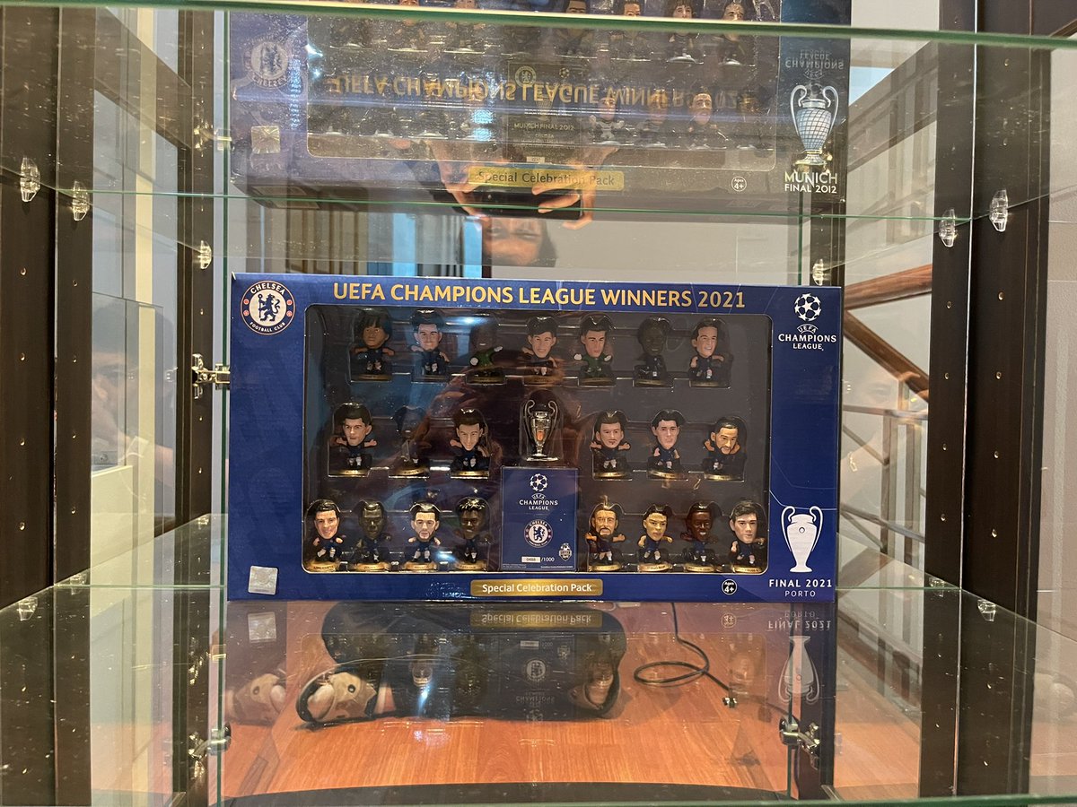 pong_os's tweet photo. มุมเล็กๆกับของที่รัก #chelsea #MetaWarden #bittoon https://t.co/cI5jS5ZGoo