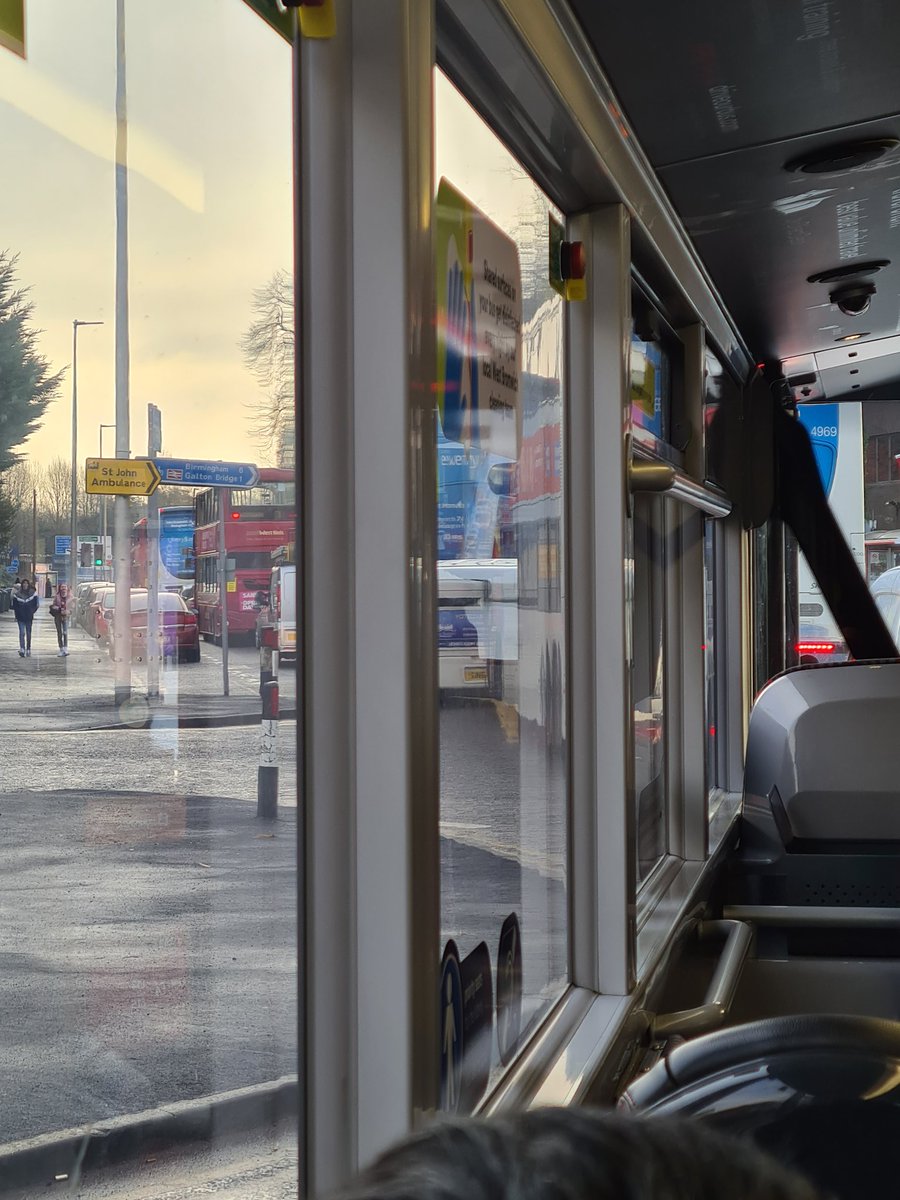 KuliPall's tweet photo. @nxwestmidlands pls can u find diversion for 74 going upto west brom roundabout as 5 if ur 74 buses all stuck in traffic in a row right now! Its happening to often dont know what hold up is but surely u can find diversion!#lateagain #Traffic https://t.co/oLsDddejDw