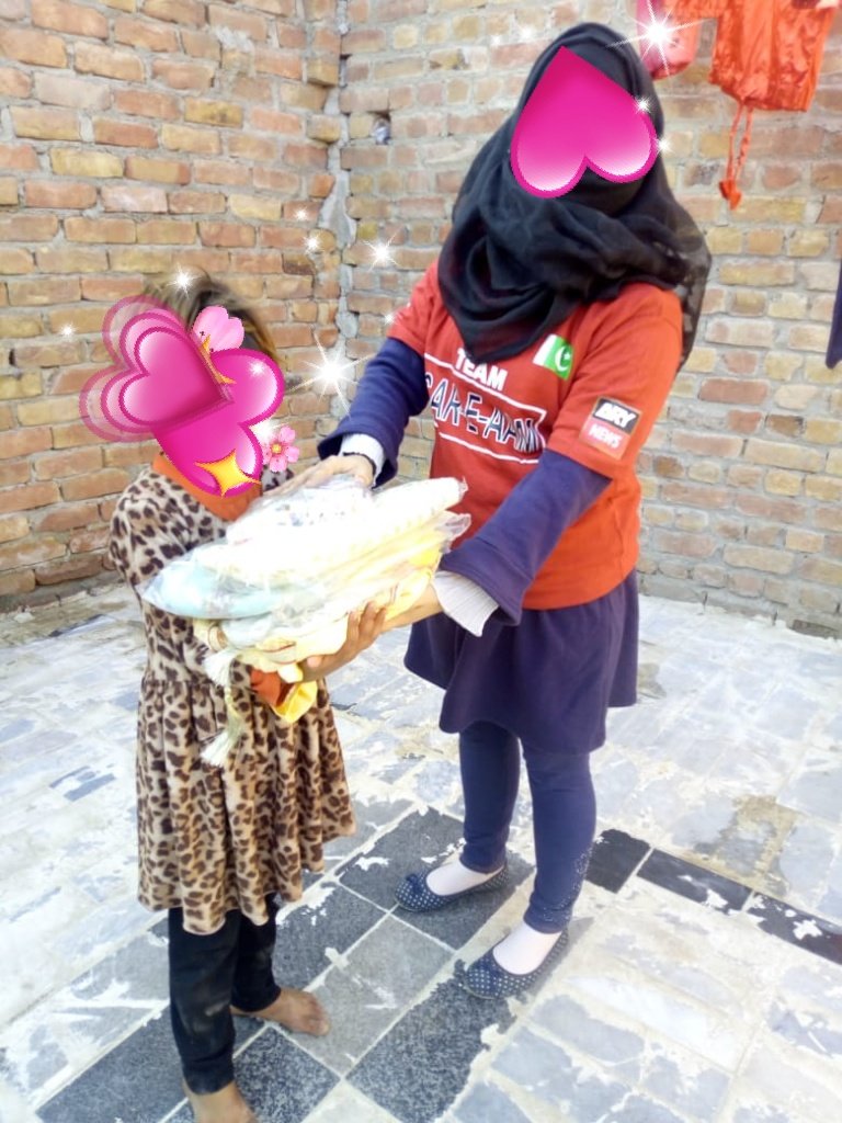 TeamSA_Official's tweet photo. ٹیم سرعام فیمیل ونگ پشاور سے مریم جانباز نے ایک غریب لڑکی کی مدد کی کی جس کی آج کل میں شادی ہیں اللہ تعالی قبول فرمائے آمین
#TeamSareAam 
@iqrarulhassan https://t.co/NjUMBmqTch