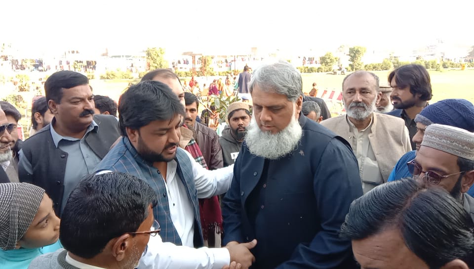 TeamSA_Official's tweet photo. ٹیم سرعام بھکر کی جانب سے دیوار مہرباں کا افتتاح تقریب میں فرخ طفیل اسسٹنٹ کمشنر،عمار عبداللہ خان ،چوہدری طاہر چیئرمین،عبدالرشید میو جنرل سیکرٹری تحصیل بارو دیگر معززین نے شرکت کی...
 اہلیان علاقہ نے  ٹیم سرعام کے اقدمات کو سراہا۔۔ 
#TeamSareAamBakhhar @iqrarulhassan https://t.co/EMkJP7c8g5