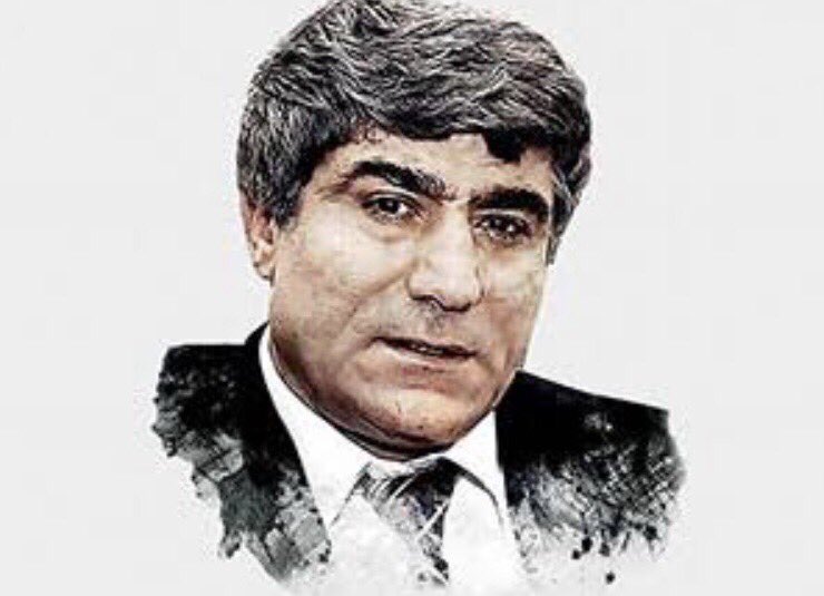 gtatavla's tweet photo. 15 eksik yıl…
Hayatı boyunca her türlü ayrımcılığa, zorbalığa göğüs germiş insanların olduğu kadar, “Tiyatro yapıyorlar” sözünden alınan küçük insanların da ülkesidir burası. Buradayız Ahparig. https://t.co/a09rfH7ipH