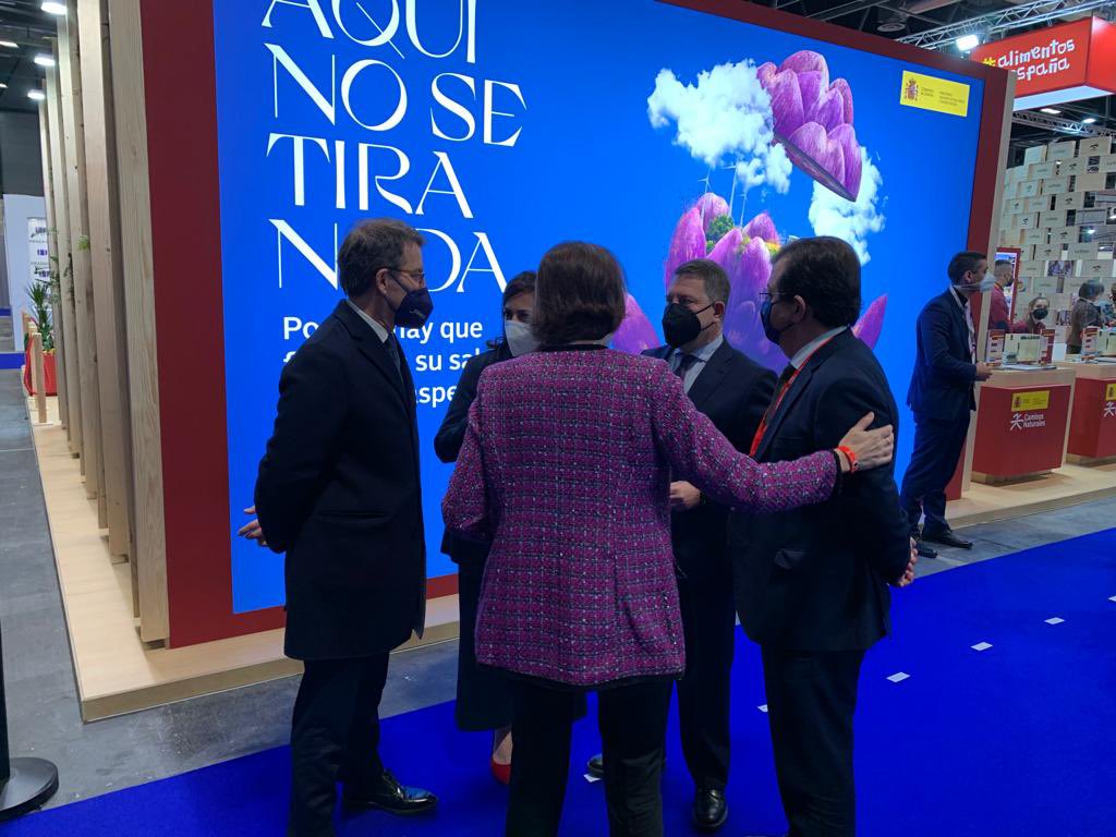 garciapage's tweet photo. #FITUR2022 siempre es, además de una oportunidad única de promocionar nuestra tierra, un punto de confluencia de espacios, de encuentro con otras autonomías, de sinergias y objetivos comunes.
Hoy estamos aquí para inaugurar el pabellón de #CLM. https://t.co/il0PXZsb5v