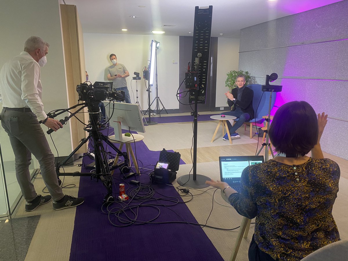 valeriec9's tweet photo. Clap !!! Un de ces moments comme je les aime 🎬 #lifeatproximus avec @HeleneTps @GBoutin https://t.co/t5Zwe9buBk