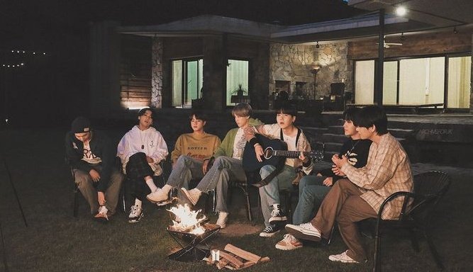 lobelycutiesexy's tweet photo. "What did NASA's Hubble space telescope see on BTS birthdays?" a spectacular thread~~ https://t.co/NZ0bcStH7z