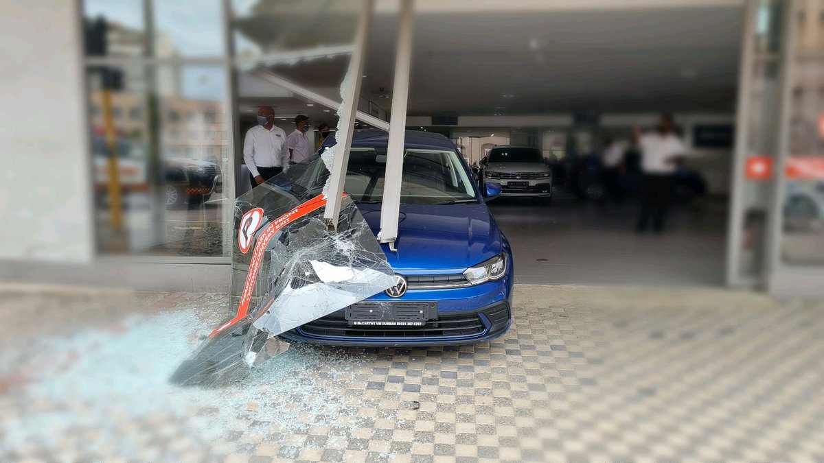EMER_G_MED's tweet photo. KWAZULU-NATAL
DURBAN

RV14 responded to a Volkswagen dealership in the Durban CBD. Reports from the scene are that a customer accidentally drove a brand new vehicle through the shop front windows.

There were no serious injuries on scene.

Emer-G-Med
#whensecondscount https://t.co/zC1pIyKFkT
