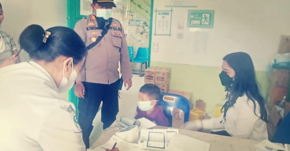 PolsekSamosir's tweet photo. Pada hari Rabu tanggal 19 Januari 2022 sekira Pukul 09.00 Wib - 15.30 Wib Bertempat di Puskesmas Buhit Kec. Pangururan 

Kapolsek Pangururan AKP MARLEN SITANGGANG  melaksanakan pengamanan dan pendampingan pelaksanan Vaksinasi Covud 19 untuk Lansia dan Masyarakat Umum. https://t.co/XAGEaFok5V