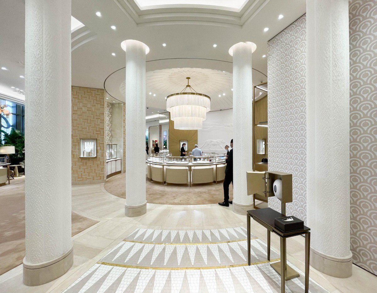 Crealumin's tweet photo. Cartier, Dubai, Émirats Arabes Unis 🇦🇪📍 

#Crealumin @Crealum_in 💡 https://t.co/cU0l1SkN0d