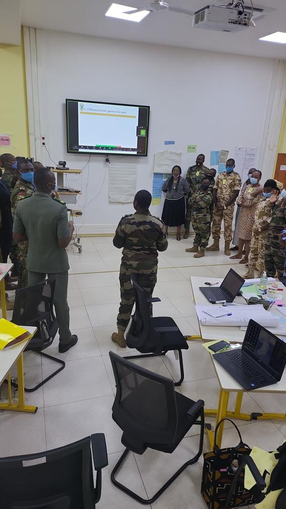 DIARRASeybaMoh1's tweet photo. Renforcement des capacités des formateurs EMP: Simulation &amp; jeux de rôles dans la co-facilitation sur RSS &amp; Genre, ToT 1-22 @EMP_Bamako financé par🇳🇱 @NLauMali @DDCMali @DG_EMPABB @rajrana @part_empabb @wanepmali @FAMa_DIRPA @UN @UN_MINUSMA https://t.co/d77Z9cuW6b