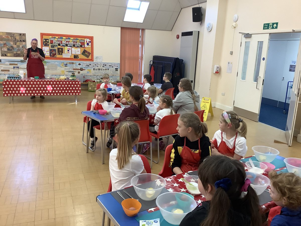 SchoolReedness's tweet photo. Sarah is back again to make lemon drizzle cake.... mmmmmm! @SarahPCookStars #cooking #baking and massive congratulations to Nancy who won last week’s cookstar of the week!! https://t.co/c7r0qXccc3