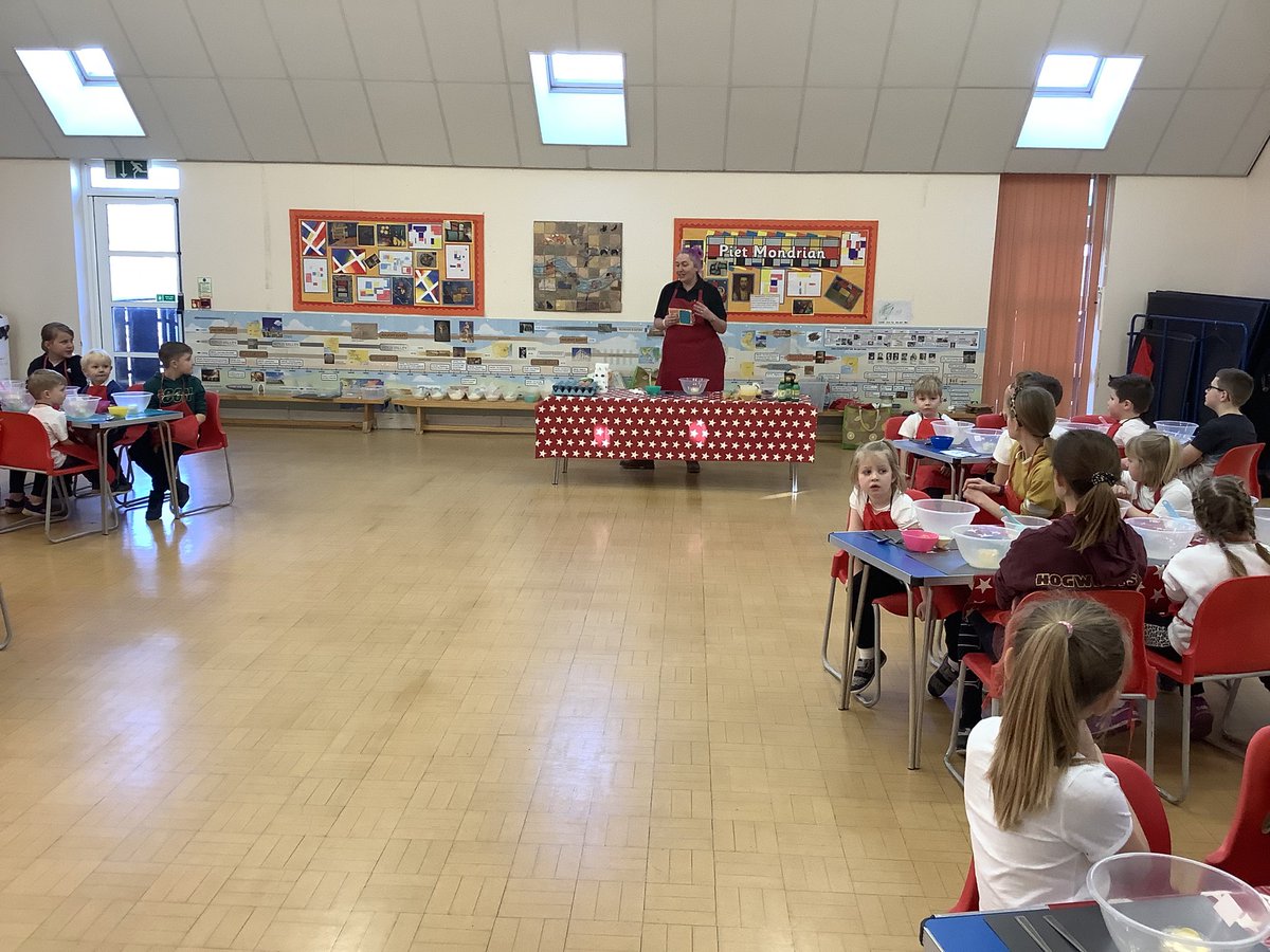 SchoolReedness's tweet photo. Sarah is back again to make lemon drizzle cake.... mmmmmm! @SarahPCookStars #cooking #baking and massive congratulations to Nancy who won last week’s cookstar of the week!! https://t.co/c7r0qXccc3