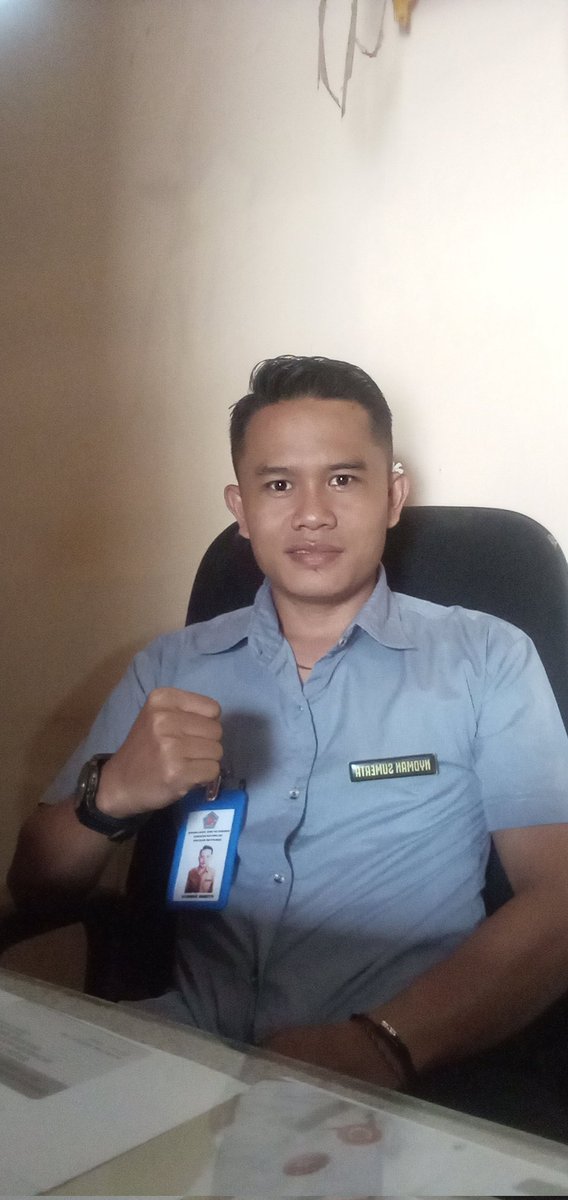 sumertaNyoman4's tweet image. Semangat pantang pudar
#senyum
#simpul