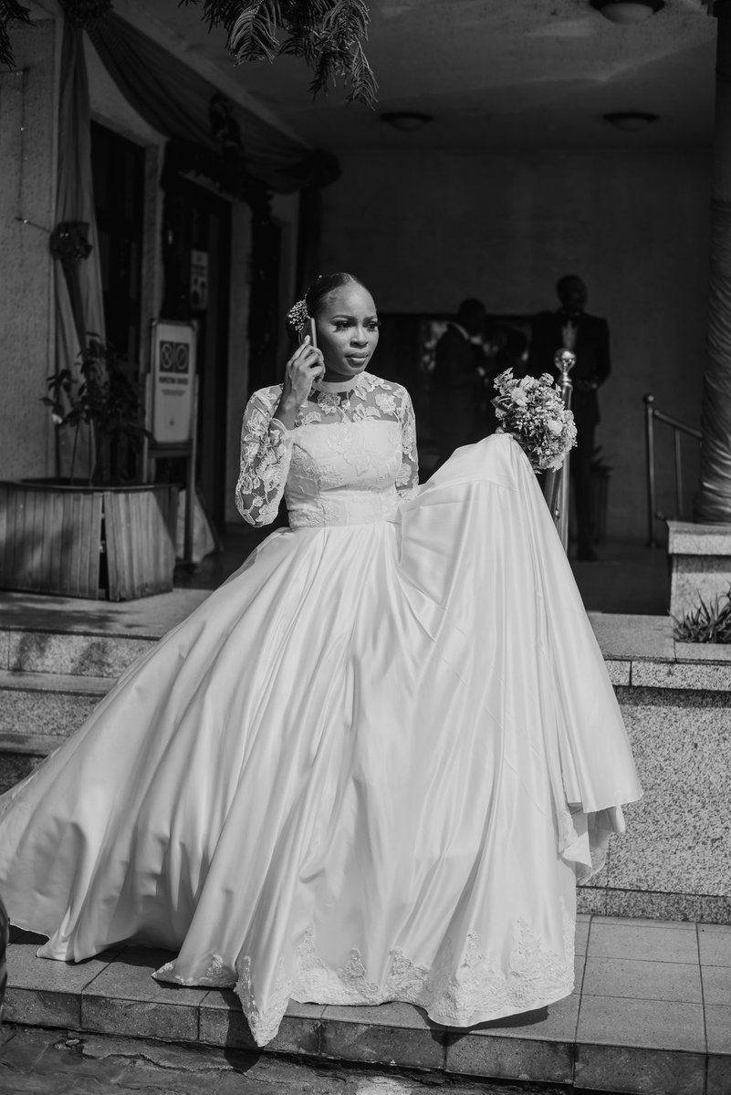 emmanely32's tweet photo. A comrade bride

1. "Hello, I dey come marry you"
2. Violence in the building
3. Bag secured. 

#wedding #twitterbride #weddingphotographer https://t.co/I7eCKaqjZp