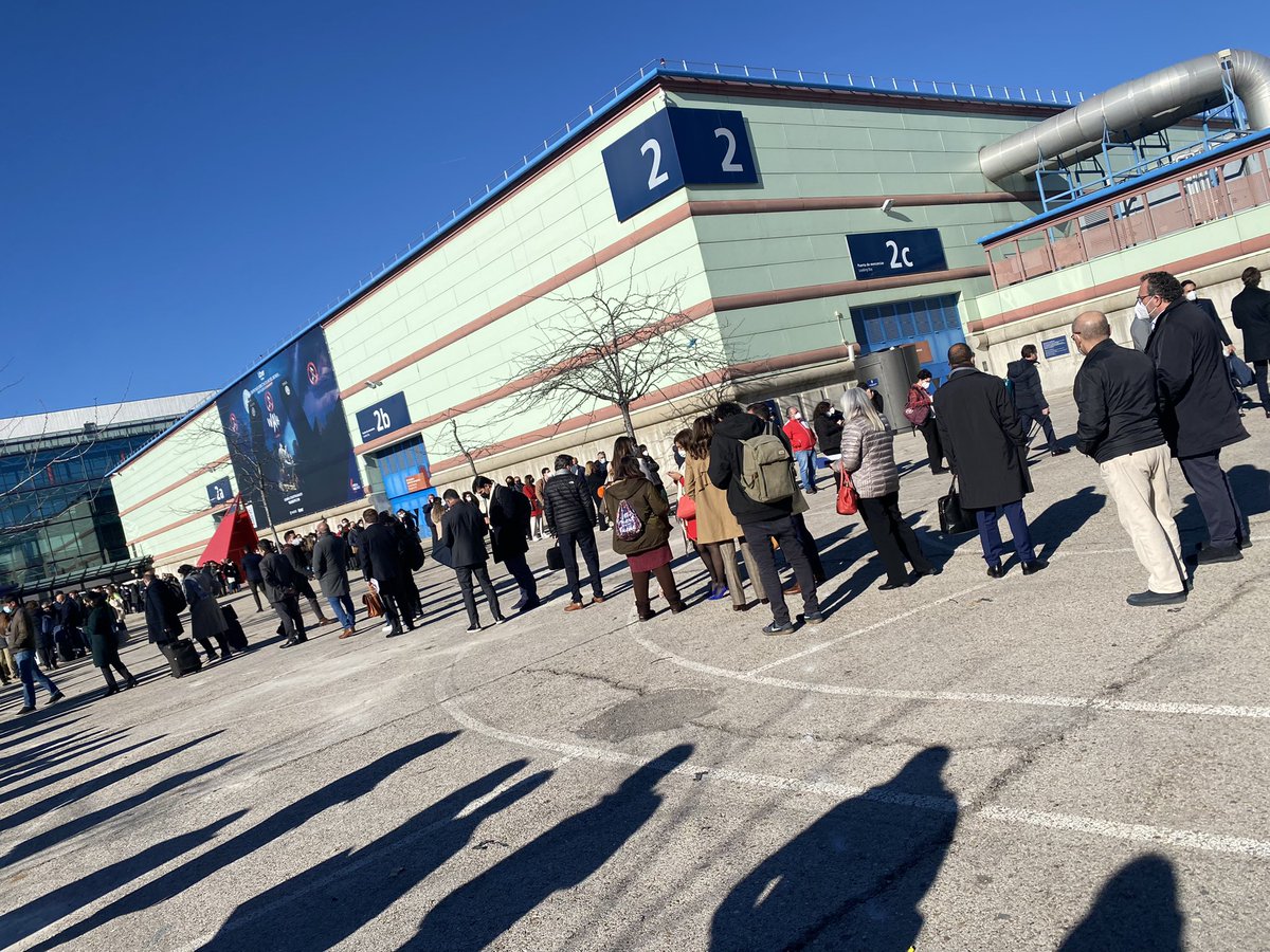 anablanik's tweet photo. Falta total de organización. Más de 1 hora y media para entrar profesionales a sus stands. @fitur_madrid @IFEMA #FITUR2022 https://t.co/KlPTyMOEUW