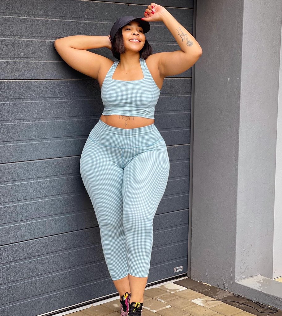 BrownMbombo's tweet photo. A happy hun 💙🦋 https://t.co/LZgCqFHjtV