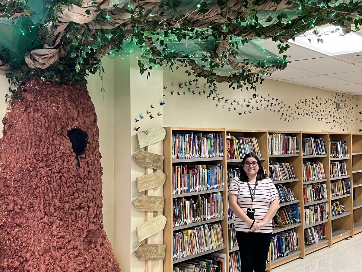RenStLucie's tweet photo. We are super excited to announce that our library is OPEN! Also, our school store is open! We’re super excited to check out books to our students again! @CSUSAhq @EddieRuiz531 @galatop1 @CSUSAJonHage #rcssl #libraries #librarytwitter https://t.co/lq6D6it5Ux