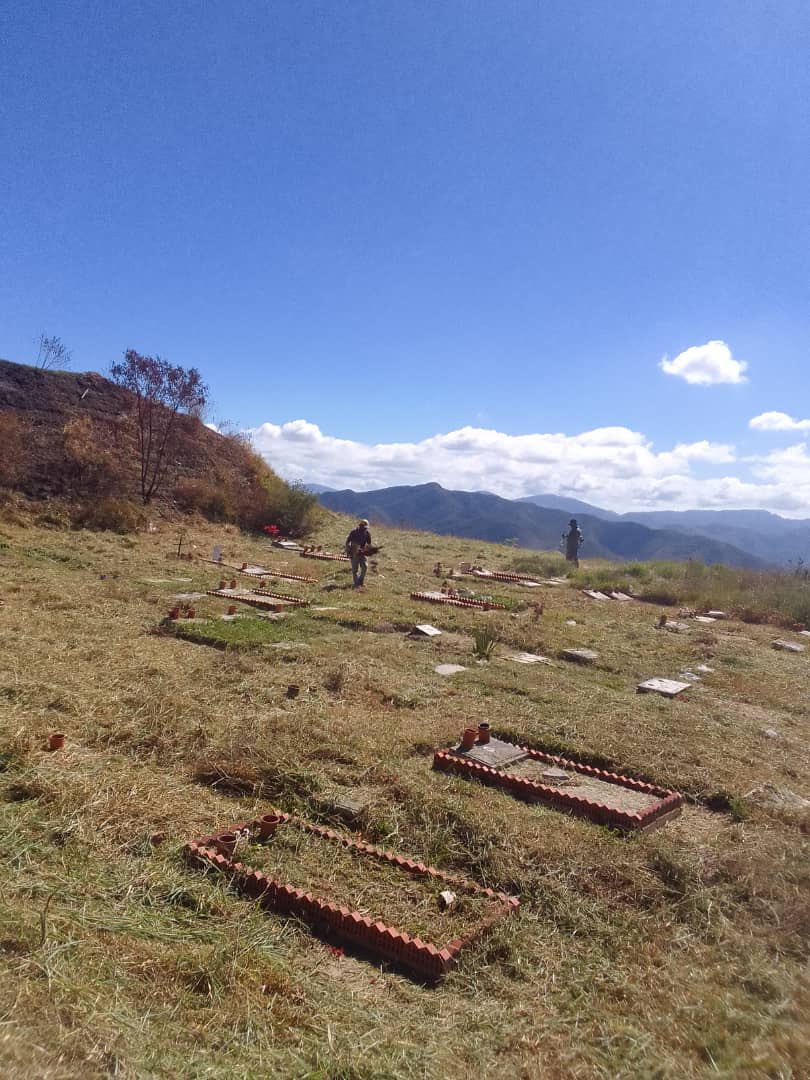 🖇A través del Plan Caracas, Patriota Bella y Segura, La Alcaldía del Municipio Libertador continúa con el Mantenimiento del Cementerio Municipal del #Junquito. Acciones en protección del pueblo y sus deudos.

¡Sigamos avanzando! 
#VenezuelaDePaz 

<a href="/gestionperfecta/">Carmen Meléndez</a>