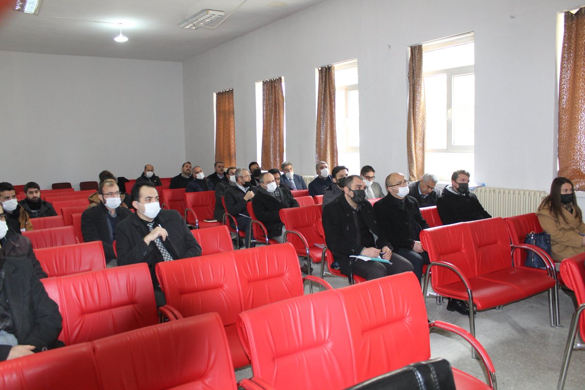 ilce_milli's tweet photo. #AkademikBaşarıyıArtırma

#EğitimKoçluğu

Akademik Başarının Artırılması için yürüttüğümüz "Eğitim Koçluğu" projesi ile ilgili olarak Kaymakamımız Sayın @TanerBolat Başkanlığında Müdürümüz Sayın @DervisOzcal ve Şube Müdürlerimiz Ortaokul ve Lise Müdürlerimizle toplantı yaptı. https://t.co/WZ13wnJbPg