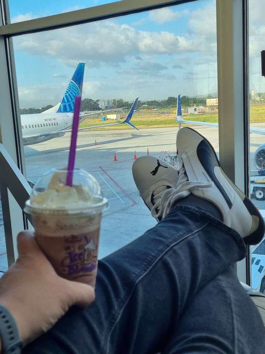 AceitunoJuan's tweet photo. Estamos de acuerdo que Tomar o comer algo en el aeropuerto Tocumen es equivalente a ir a comer a un restaurante VIP 🤑🤑🤑 #Panama https://t.co/XCh3JowAHz