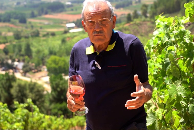 GastronomiaCyL's tweet photo. #PremiosGastronomíaCyL
#EmbajadordelTerritorio José Luís Prada 
Lanzarse sin perder la esencia y traerse el mundo a casa. Defender, difundir, llevar el sabor del paisaje, la visión de un futuro que sin él no sería el mismo. Un hombre a tope de inteligencia, trabajo y generosidad. https://t.co/5IWJDa9C1r