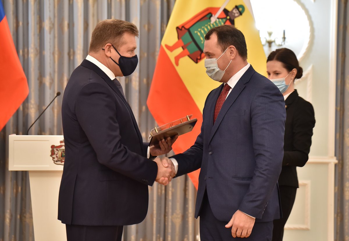 rosseti_centr's tweet photo. Николай Любимов вручил рязанским энергетикам награды за победы в конкурсе «Российская организация высокой социальной эффективности»
https://t.co/qGU5mYqL5Q https://t.co/deoI8aAiaL