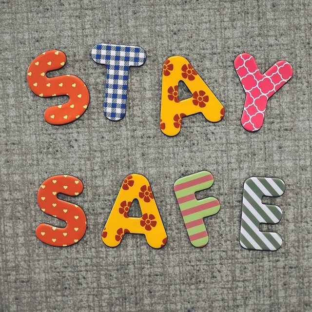 ❗️Steps to follow to protect yourself and your loved ones from C-19 spread.
↔️ Keep a safe distance
😷Wear a mask 
🧴Keep your hands clean
💨Open window or refresh the air 
💉 Vaccinate
🦠Cover yourself when u sneeze/cough
🤒If you have any symptoms get a test and isolate