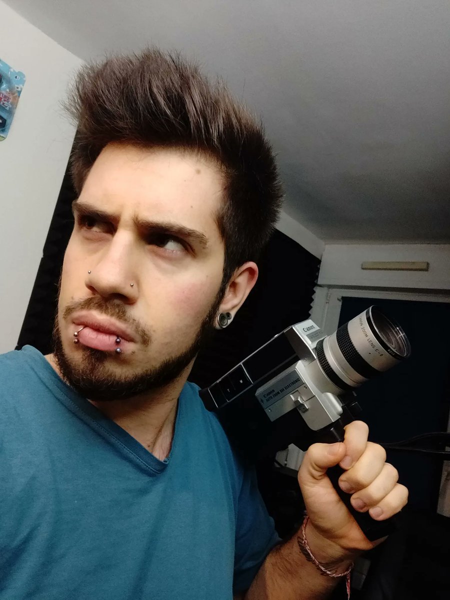 SaMerelaPub's tweet photo. 😰 Nous, glander sur les réseaux ? 😨
ABSOLUMENT PAS !! 😱😱😱
👉 On prépare la prochaine vidéo… 😏🎥🟠
#video #tournage #ecriture #DBEvolution https://t.co/6ABtoJhgnB