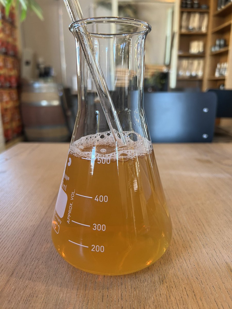 shigi707's tweet photo. Heute mal Chemisch unterwegs 😂 #wildemöre #lattich #stgallen #icetee #chemie https://t.co/bZbdz0fKBL