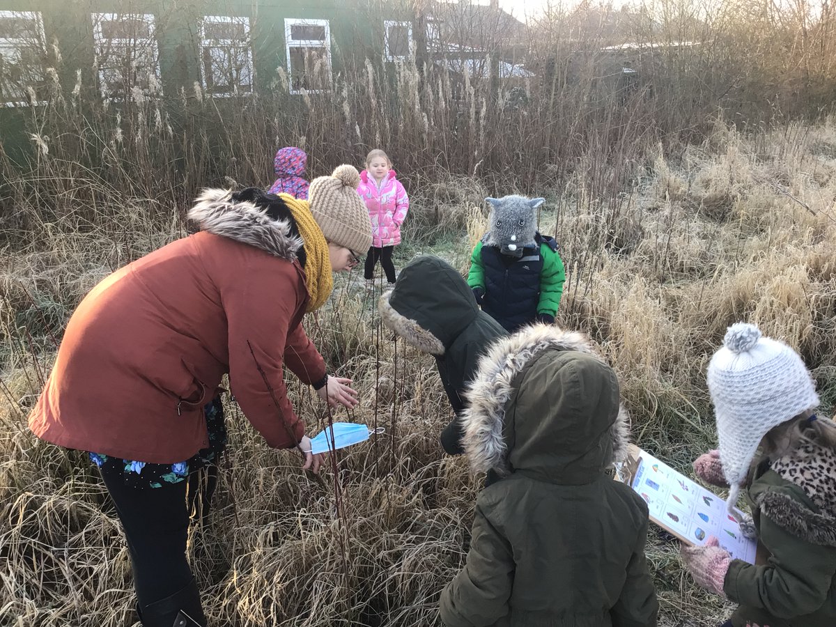 DunstonPrimary's tweet photo. The Green Apples have been out exploring our fabulous forest area. It was a very crisp icy morning and they were really interested in how our natural world changes with the cold weather #SpiresFed #SpiresOutdoorLearning #SpiresEYFS https://t.co/YomovDm4DC