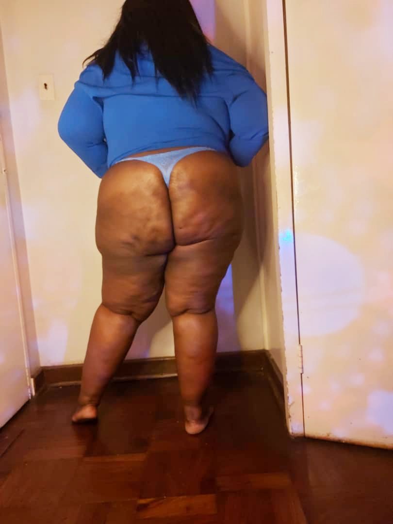 Queenposh10's tweet photo. Chubby gal....ya got so much to hold on too https://t.co/zKC0HGVzGe