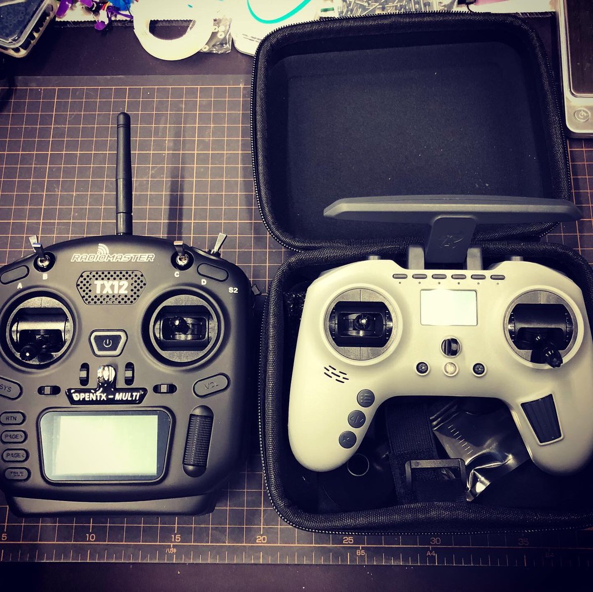 kigaru's tweet photo. 分解なぅ。新プロポ2種入荷です！
jumper T-Proとradiomaster TX12 

https://t.co/RnqVgVks35
#jumpertpro #radiomastertx12 #kigarudrone https://t.co/l2WxSNBB8q