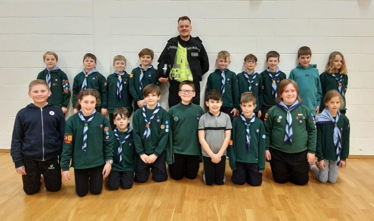bedscohesion's tweet photo. Last night we were in #Silsoe taking part in an engagement with the Silsoe #CubPack.
It was great to see such an enthusiastic response and there were lots of interesting questions asked about the role of policing.
Thank you for having us! 
#Cohesion #engagement @SilsoeParish https://t.co/WRrRjxWCAg