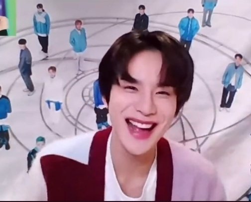 LOOKSKJW's tweet photo. seem like #JUNGWOO is having so much fun on today's fansign 🥺❤️ https://t.co/sObWPTU3BA