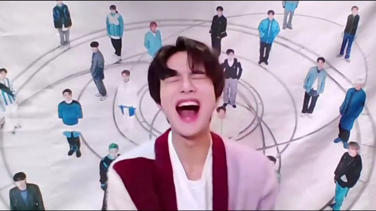 LOOKSKJW's tweet photo. seem like #JUNGWOO is having so much fun on today's fansign 🥺❤️ https://t.co/sObWPTU3BA