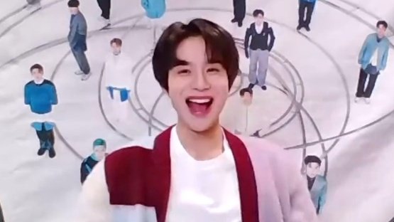 LOOKSKJW's tweet photo. seem like #JUNGWOO is having so much fun on today's fansign 🥺❤️ https://t.co/sObWPTU3BA
