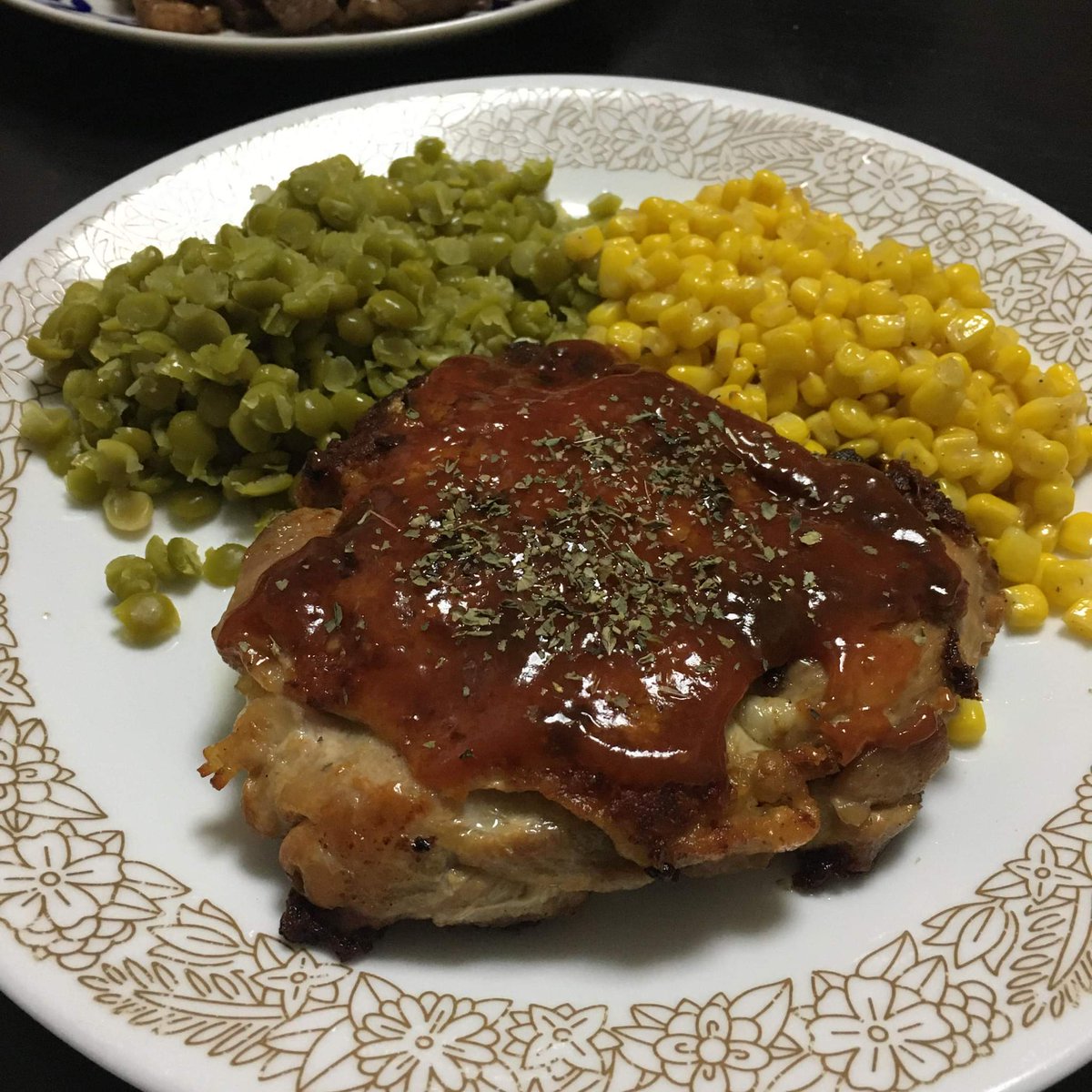 MarshmallowRomi's tweet image. #chicken #ChickenSteak #SplitPeas #Corn #Dinner #チキンステーキ 

ディナーは宮崎県産の鳥もも肉のステーキ作りました！主人は乗り物ロースステーキを焼いて食べました😋どちらも美味しかったよ😁