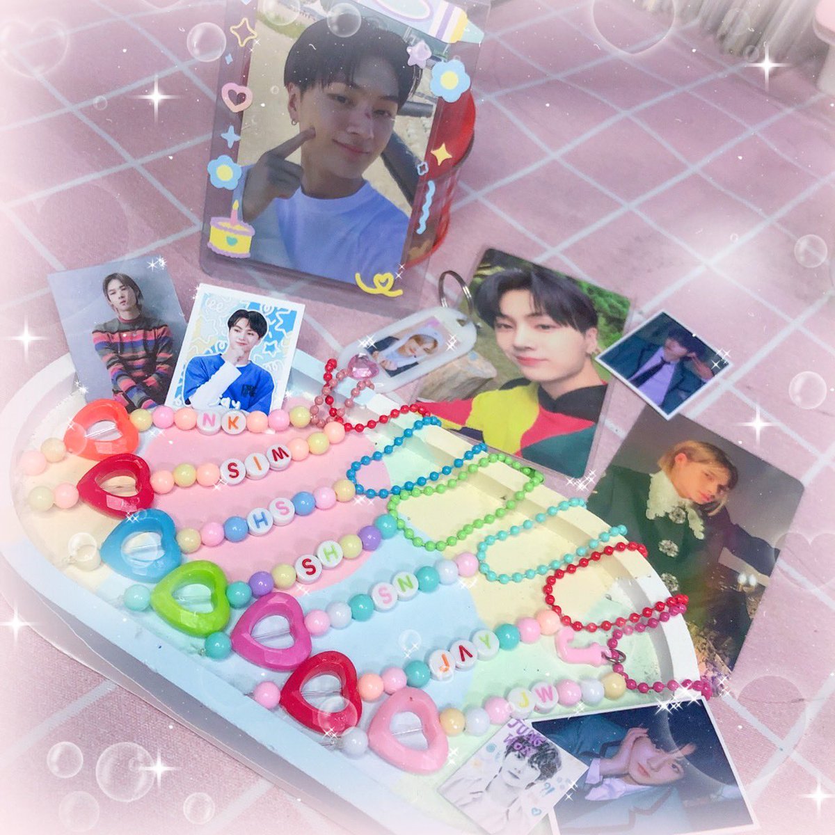 น้องได้ถ้วยแล้ว👑💗
แจกพวงกุญแจ 7เมมเบอร์ (7คนคนละ1)
รีไปเลยค่ะสุ่มพรุ่งนี้ 19:30 *ให้คนที่สุ่มได้ก่อนเลือกก่อนค่ะ
มีค่าเดินทาง30฿🙇🏻‍♀️ #Blessed_Cursed1stwin